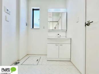 ���ʑ�E���ʏ��@�{�H��ʐ^�@�O�ʋ��̗���A�V���N���ȂǑ������[��������A�L�X�Ƃ������ʉ��ϑ�ł��B