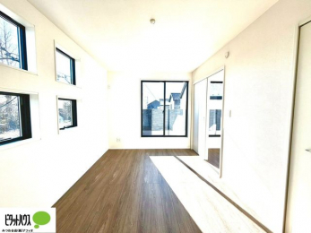 ���[�@�傫�ȑ����疾�邢�z�˂�������܂��B