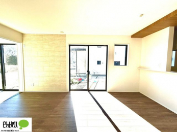 ���r���O�@�傫�ȑ�����ۓI�ȃ��r���O�́A�������邢��C�ɂ��Ă���܂��ˁB