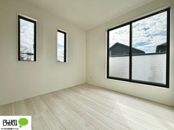 ���̑����ρ@�傫�ȑ����疾�邢�z�˂�������܂��B