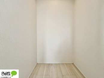 ���[�@���ꂼ��̂������Ɏ��[�X�y�[�X������̂Ńv���C�x�[�g�ȉו����g�߂ɒu�����Ƃ��ł��܂��B