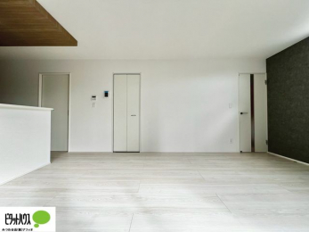 ���r���O�@�l�C�̑ΖʃL�b�`���ŉƑ��݂�Ȃ������ꏏ�B