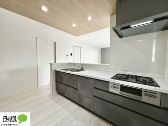 �L�b�`���@�Ƒ��Ƃ��b���Ȃ���y���������ł���J�E���^�[�L�b�`���B