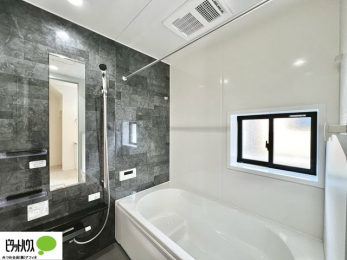 �����@�����̔�������Ă����o�X���[���͍L�X�������B�x���͂��q�l�ƈꏏ�ɗV�тȂ������܂��ˁB