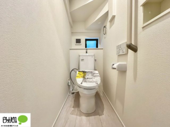 �g�C���@1�E2�K�E�H�V�����b�g�g�C�������B