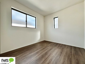 ���ց@�w�т̎��Ԃ��V�Ԏ��Ԃ���؂ɂł���q�ǂ������B�Ƌ�̔z�u�����₷���V���v���Ȑ݌v�ŁA�������K�Ɏg���܂��B