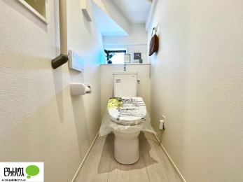 �g�C���@1�E2�K�E�H�V�����b�g�g�C�������B