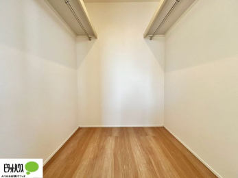 ���̑����ρ@�E�H�[�N�C���N���[�[�b�g�͂��m�������[����̂͂������A���s�o�b�N�Ȃǂ̑傫�ȉו������[���Ă����̂ɂ��֗��ł��B