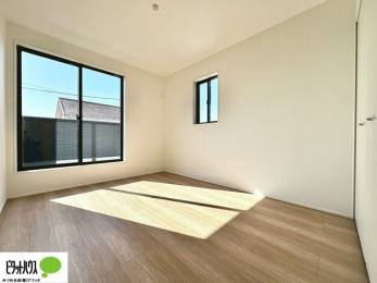 ���[�@�傫�ȑ����疾�邢�z�˂�������܂��B