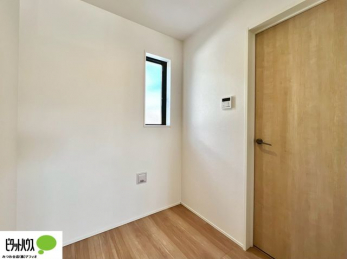 ���̑��@�H���i��ۊǂ�����A�L�b�`���p�i�����[�ł���֗��ȃp���g���[�B