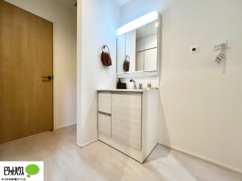 ���ʑ�E���ʏ��@���ʏ��Ɏ��[�X�y�[�X��݂��܂����B������^�I���A�X�g�b�N��܂Ȃǉ����Ƒ����̂Ń��l���ɃX�y�[�X������Əd�󂵂܂��B