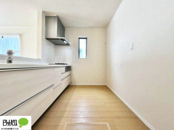 �L�b�`���@�{�H��ʐ^�@�V�z�Ȃ�ł͂̃s�J�s�J�̃L�b�`���͖����̂��������y�������Ă���܂��ˁB