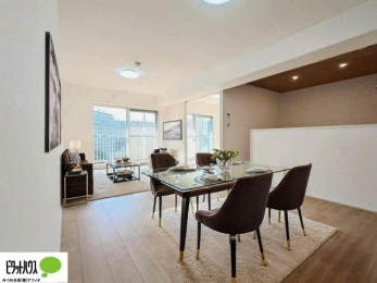 ���r���O�@�l�C�̑ΖʃL�b�`���ŉƑ��݂�Ȃ������ꏏ�B�����ۂ̎����ʐ^��CG�ŉƋ��z�u�����C���[�W�ł���A���ۂƂ͑����قȂ�܂��B