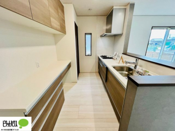 �L�b�`���@�{�H��ʐ^�F�Ƒ��Ƃ��b���Ȃ���y���������ł���J�E���^�[�L�b�`��