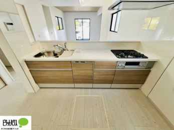 �L�b�`���@�{�H��ʐ^�F�l�C�̐H���t���Ń}�}�̉Ǝ����S���y���B