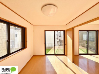 ���̑����ρ@1�K���r���O���ɂ͗m�����B�h�A���J���āA����ɍL����Ԃɂ��邱�Ƃ��\�ł��B