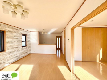 ���r���O�@�C���e���A�̉f����L�X�Ƃ������r���O