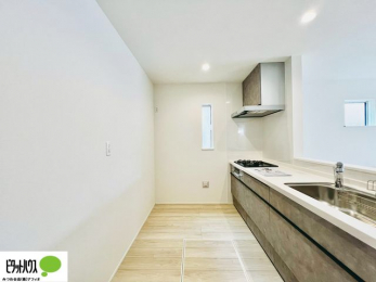 �L�b�`���@�{�H��ʐ^�@�V�z�Ȃ�ł͂̃s�J�s�J�̃L�b�`���͖����̂��������y�������Ă���܂��ˁB