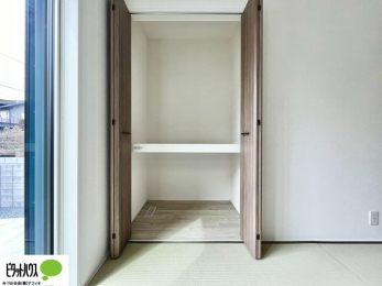 �Q���@�a���ɂ��鉟����͗��q�p�̕z�c��G�߂̕z�c����������ۊǂł��܂��B