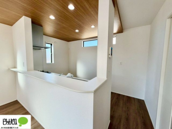 �L�b�`���@�Ζʃ^�C�v�Ȃ�L�b�`�����ɂ��Ȃ��炲�Ƒ��₨�q�l�Ƃ̉�b���y���߂܂��B