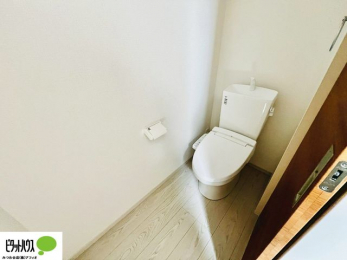 �g�C���@�{�H��ʐ^�F1�E2�K�E�H�V�����b�g�g�C�������B