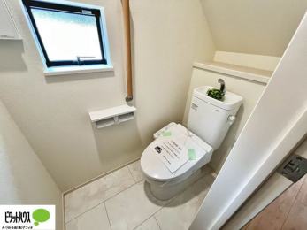 �g�C���@�{�H��ʐ^�F1�E2�K�E�H�V�����b�g�g�C�������B