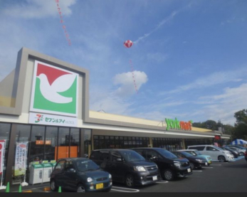 ���ӊ��@���[�N�}�[�g���̗t�����X �k��10���B 750m