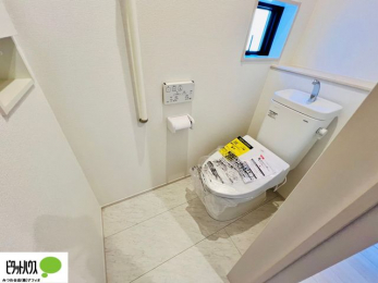 �L�b�`���@�{�H��ʐ^�@�l�C�̃J�E���^�[�L�b�`������́A���r���O�ɂ��邲�Ƒ��̗l�q���f���܂�