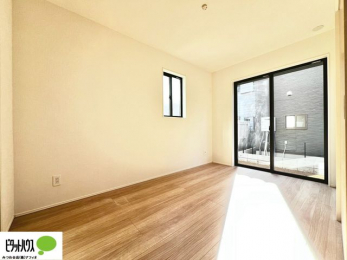 ���̑����ρ@1�K���r���O���ɂ͗m�����B�h�A���J���āA����ɍL����Ԃɂ��邱�Ƃ��\�ł��B