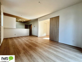 ���r���O�@�C���e���A�̉f����L�X�Ƃ������r���O