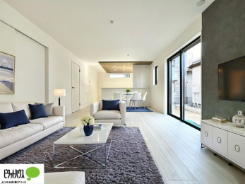 ���r���O�@�l�C�̑ΖʃL�b�`���ŉƑ��݂�Ȃ������ꏏ�B�����ۂ̎����ʐ^��CG�ŉƋ��z�u�����C���[�W�ł���A���ۂƂ͑����قȂ�܂��B