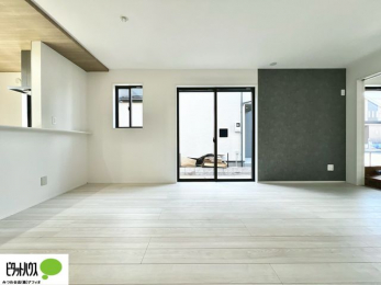 �@���R�����������ޒg���ȃ��r���O�B��������ɂ͓Ǐ��₨���Q�ł����Ȃ���̂�т�Ɖ߂����ЂƎ����B