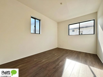 ���[�@2�ʍ̌��Ŗ��邭�A���ʂ��̗ǂ��������ł��B