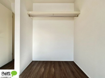 �o���R�j�[�@���ꂼ��̂������Ɏ��[�X�y�[�X������̂Ńv���C�x�[�g�ȉו����g�߂ɒu�����Ƃ��ł��܂��B