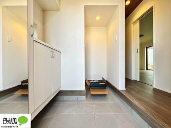 ���ց@�V���[�Y�{�b�N�X�ɂ́A�g�����Ȃ݃`�F�b�N���ł���S�g�~���[�t���I