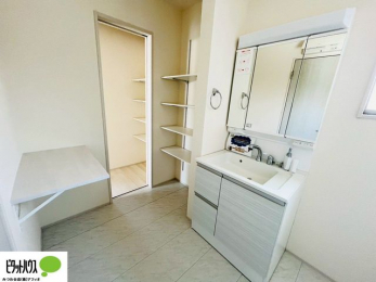 ���ʑ�E���ʏ��@�{�H��ʐ^�F�O�ʋ��̗���A�V���N���ȂǑ������[��������A�L�X�Ƃ������ʉ��ϑ�ł��B