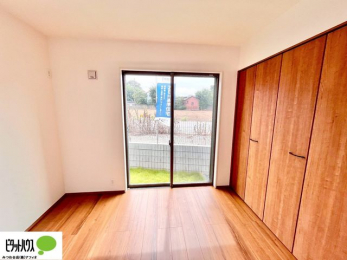 ���̑����ρ@�傫�ȑ����疾�邢�z�˂�������܂��B