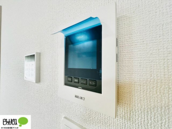 ���̑��@�{�H��ʐ^�F������Ԃ����S��TV���j�^�[�t���C���^�[�z��