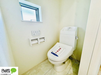 �g�C���@�{�H��ʐ^�F1�E2�K�E�H�V�����b�g�g�C�������B