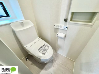 �g�C���@1�E2�K�E�H�V�����b�g�g�C�������B