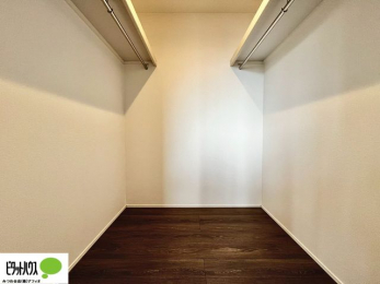 ���[�@�E�H�[�N�C���N���[�[�b�g�͂��m�������[����̂͂������A���s�o�b�N�Ȃǂ̑傫�ȉו������[���Ă����̂ɂ��֗��ł��B