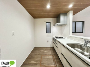 �L�b�`���@�V�z�Ȃ�ł͂̃s�J�s�J�̃L�b�`���͖����̂��������y�������Ă���܂��ˁB