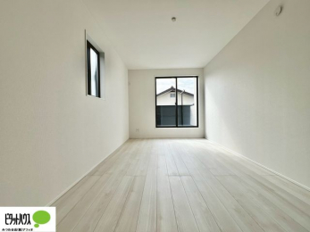 �Q���@����̏I���ɕv�w�ł������߂������Q���B�L���ɂ�Ƃ肪����A�Ƒ��̋C�z�������Ȃ������������x�߂���S�̃v���C�x�[�g��Ԃł��B