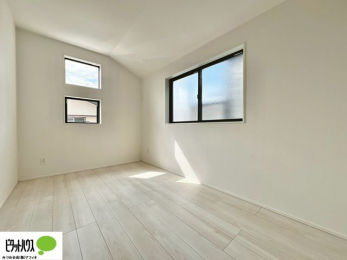 �q�������@�w�т̎��Ԃ��V�Ԏ��Ԃ���؂ɂł���q�ǂ������B�Ƌ�̔z�u�����₷���V���v���Ȑ݌v�ŁA�������K�Ɏg���܂��B