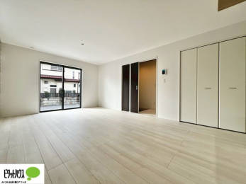 ���r���O�@���R�����������ޒg���ȃ��r���O�B��������ɂ͓Ǐ��₨���Q�ł����Ȃ���̂�т�Ɖ߂����ЂƎ����B