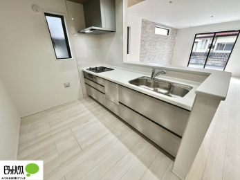 �L�b�`���@�V�z�Ȃ�ł͂̃s�J�s�J�̃L�b�`���͖����̂��������y�������Ă���܂��ˁB