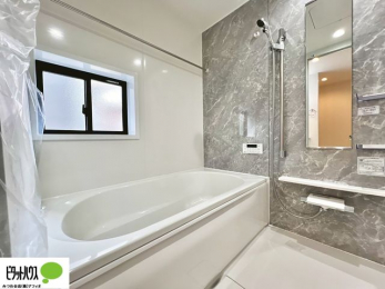 �����@�����̔�������Ă����o�X���[���͍L�X�������B�x���͂��q�l�ƈꏏ�ɗV�тȂ������܂��ˁB