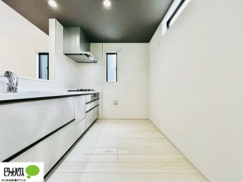 �L�b�`���@�{�H��ʐ^�@�V�z�Ȃ�ł͂̃s�J�s�J�̃L�b�`���͖����̂��������y�������Ă���܂��ˁB