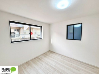 ���[�@2�ʍ̌��Ŗ��邭�A���ʂ��̗ǂ��������ł��B