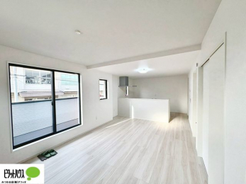 ���r���O�@�傫�ȑ�����ۓI�ȃ��r���O�́A�������邢��C�ɂ��Ă���܂��ˁB